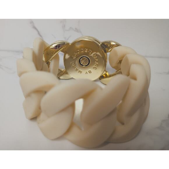 MARC BY MARC JACOBS Katie Turnlock Chunky Silicone Bracelet - Picture 2 of 4